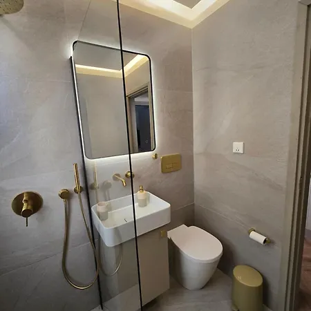 R4 By Marealty Apartment *